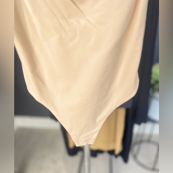 Skims - Picture 6 of 7